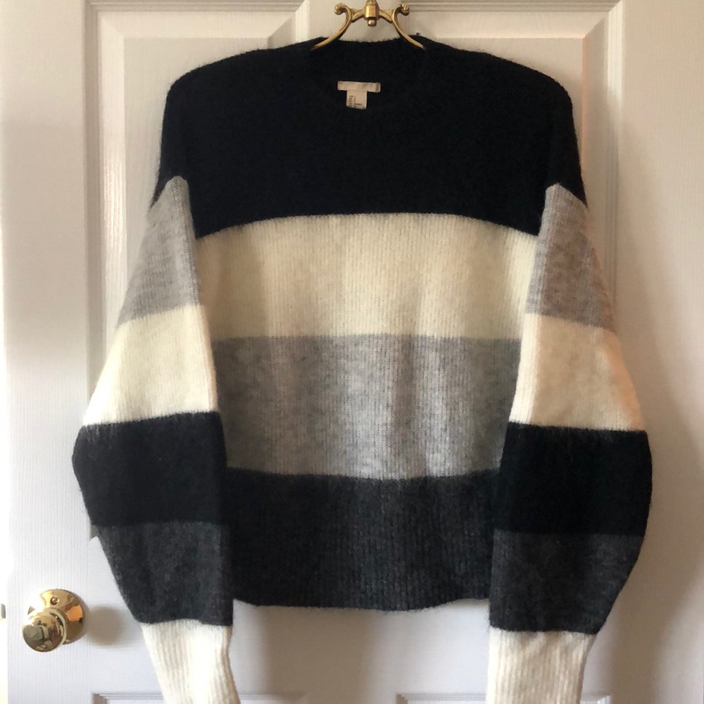 H&M STRIPED SWEATER